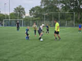 Laatste training S.K.N.W.K. JO10-1 (partijtje tegen de ouders) van woensdag 22 mei 2024 (100/133)